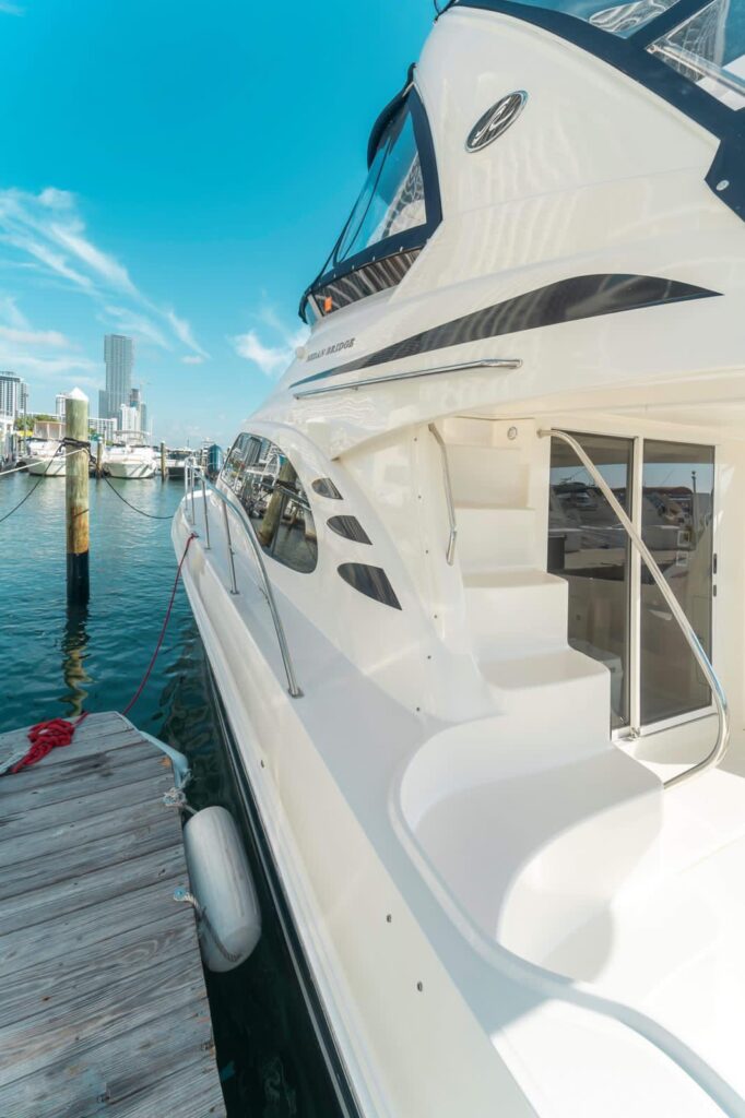 SEA RAY Yacht