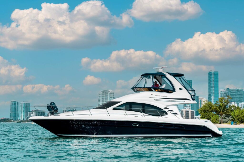 SEA RAY Yacht