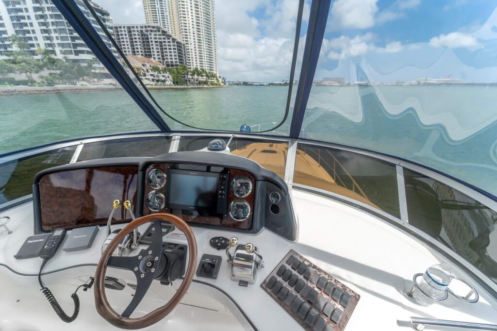 SEA RAY Yacht