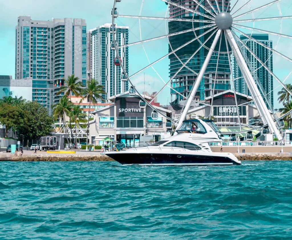 SEA RAY Yacht
