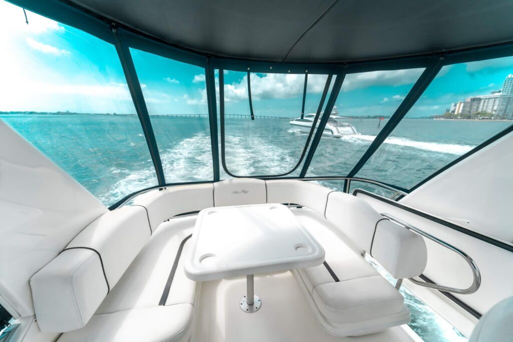SEA RAY Yacht