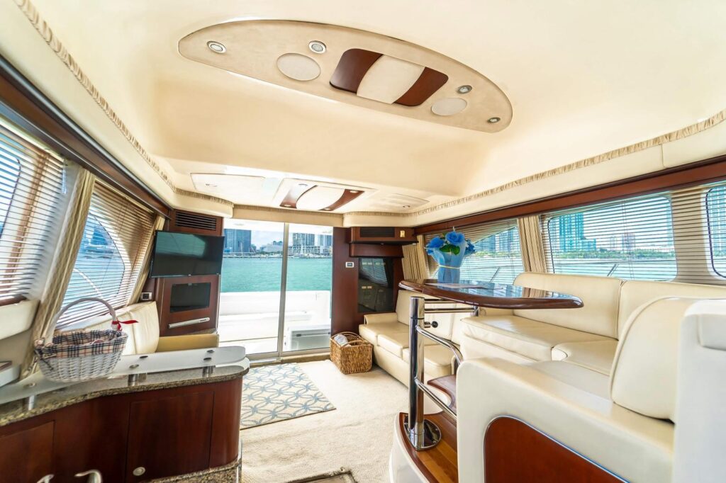SEA RAY Yacht