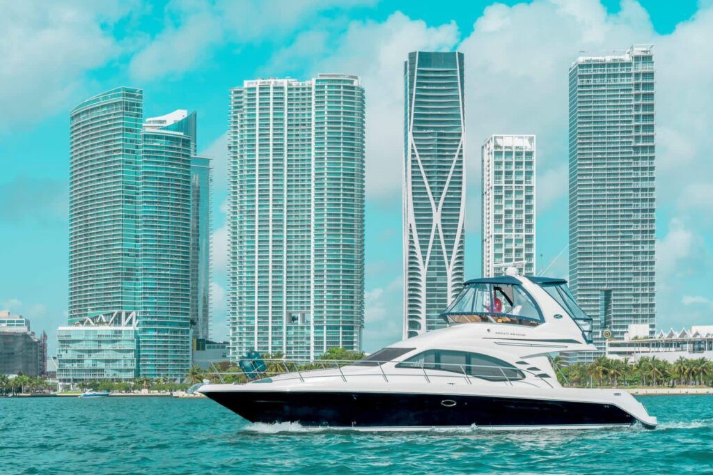 SEA RAY Yacht